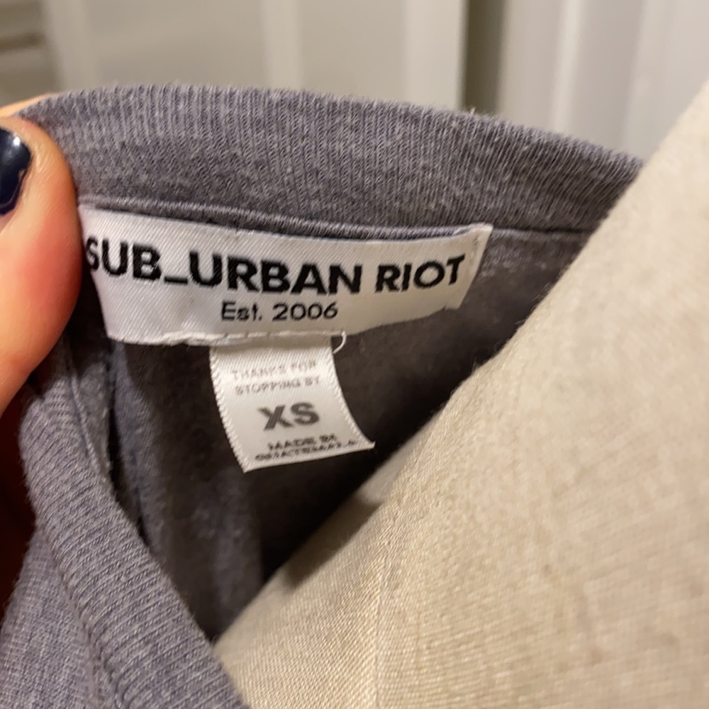 Grey tee - Picture 4 of 4